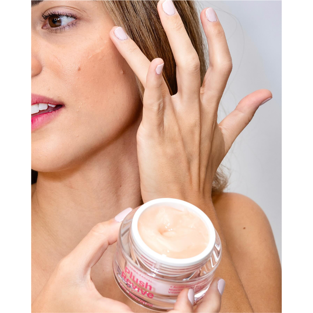 Plush Revive - Crema Facial Ligera Hidratante